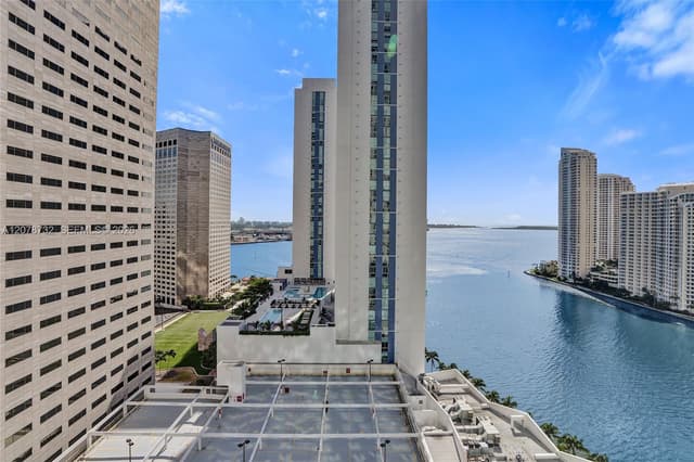 300 S Biscayne Blvd # 1816, Miami FL 33131 - Miami, FL - Photo 2