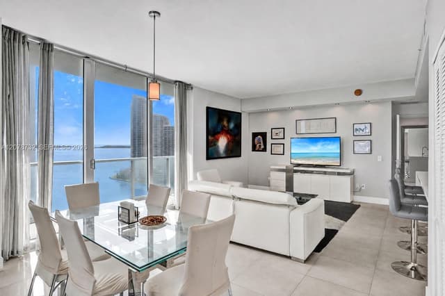 300 S Biscayne Blvd # 1816, Miami FL 33131 - Miami, FL - Photo 3