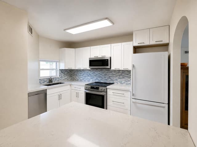 9411 N Hollybrook Lake Drive # 309, Pembroke Pines FL 33025 - Pembroke Pines, FL - Photo 4