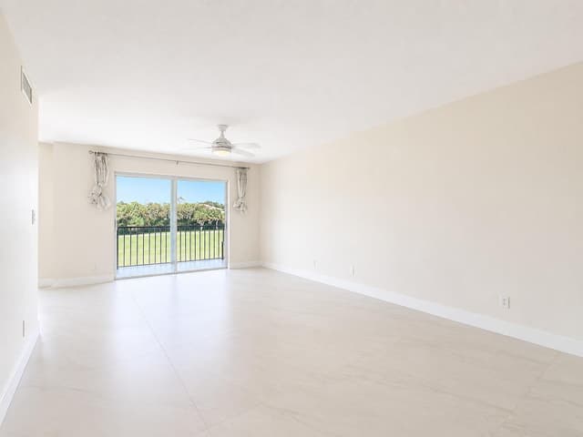 9411 N Hollybrook Lake Drive # 310, Pembroke Pines FL 33025 - Pembroke Pines, FL - Photo 5