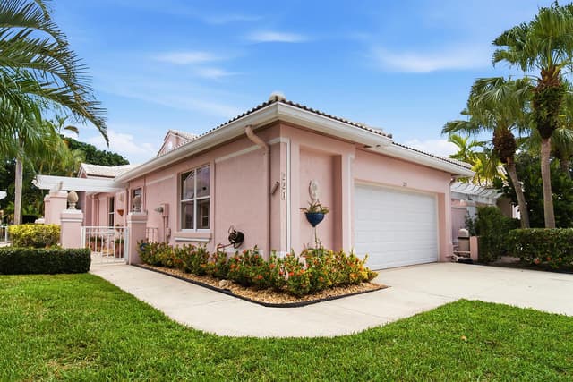 221 Green Point Circle, Palm Beach Gardens FL 33418 - Palm Beach Gardens, FL - Photo 2