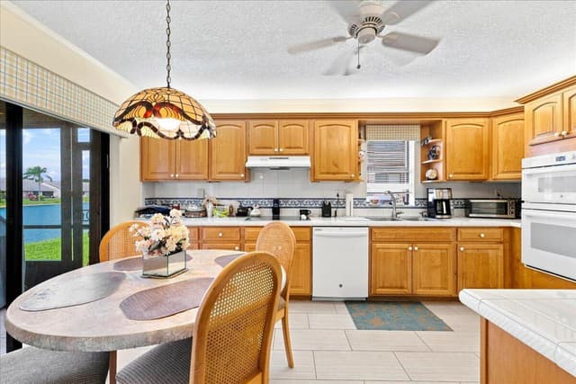 9843 NW 75TH Court NW, Tamarac FL 33321 - Tamarac, FL - Photo 4