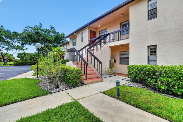 9287 VISTA DEL LAGO # D, Boca Raton FL 33428 - Boca Raton, FL - Photo 2