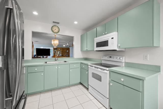 6127 RAINBOW Circle, FL 33463 - Photo 2