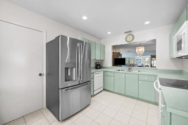 6127 RAINBOW Circle, FL 33463 - Photo 3