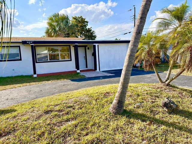 601 NW 38th Street, Deerfield Beach FL 33064 - Deerfield Beach, FL - Photo 2
