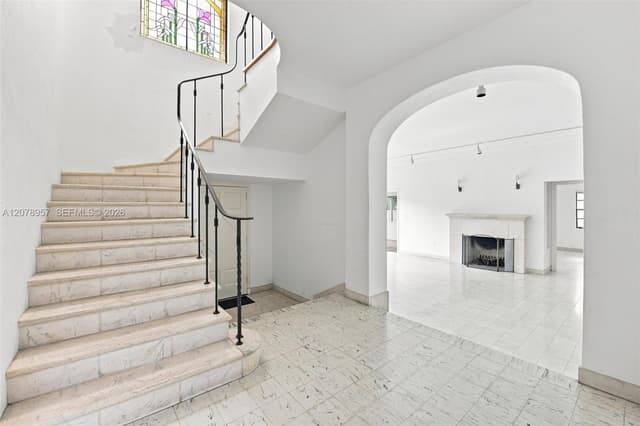 5680 Pine Tree Dr, Miami Beach FL 33140 - Miami Beach, FL - Photo 5