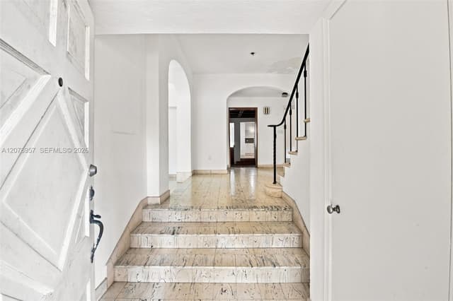 5680 Pine Tree Dr, Miami Beach FL 33140 - Miami Beach, FL - Photo 4