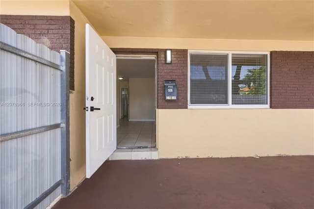 506 N 56th Ave, Hollywood FL 33021 - Hollywood, FL - Photo 6