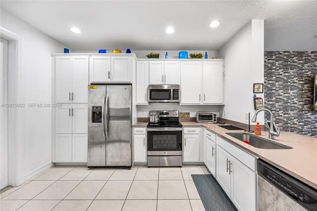 83 Palm Ln, Royal Palm Beach FL 33411 - Royal Palm Beach, FL - Photo 5