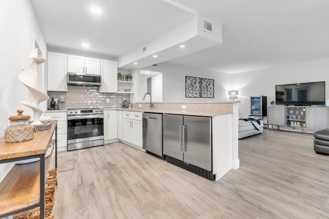 4848 NE 23RD Avenue # 8A, Fort Lauderdale FL 33308 - Fort Lauderdale, FL - Photo 2