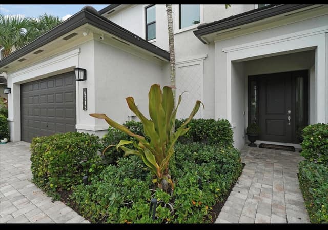 6215 OCEANAIRE Way, Lake Worth FL 33467 - Lake Worth, FL - Photo 2
