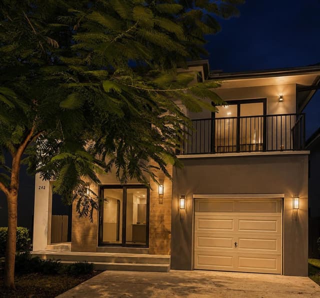 242 NW 11TH Court, Florida City FL 33034 - Florida City, FL - Photo 2