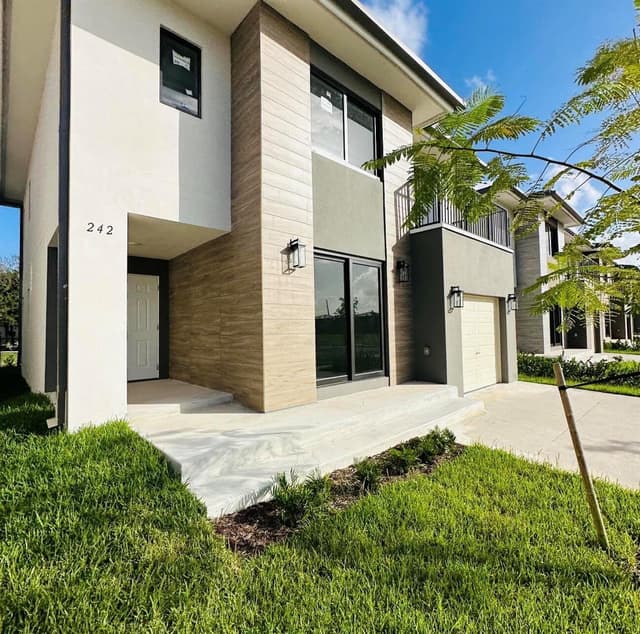 242 NW 11TH Court, Florida City FL 33034 - Florida City, FL - Photo 4
