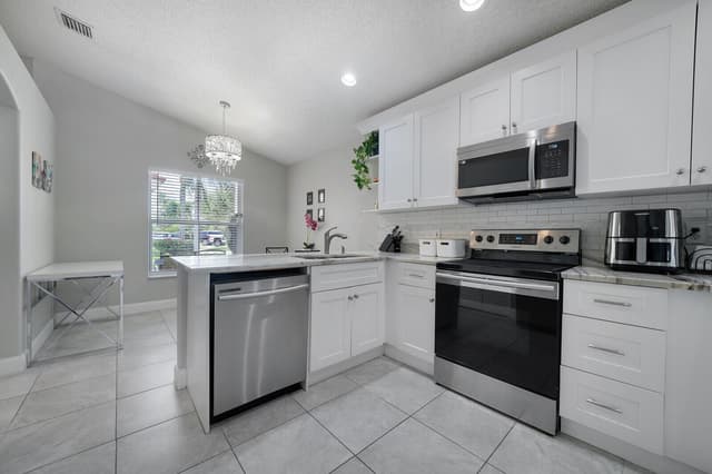 6376 Barton Creek Circle, Lake Worth FL 33463 - Lake Worth, FL - Photo 3