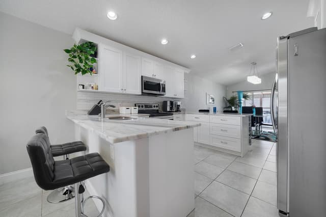 6376 Barton Creek Circle, Lake Worth FL 33463 - Lake Worth, FL - Photo 5
