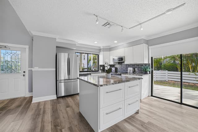 324 W Pine Street # 11, Lantana FL 33462 - Lantana, FL - Photo 6