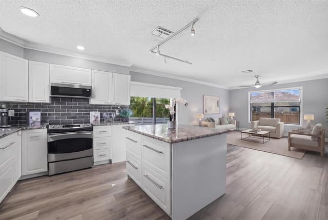 324 W Pine Street # 11, Lantana FL 33462 - Lantana, FL - Photo 4