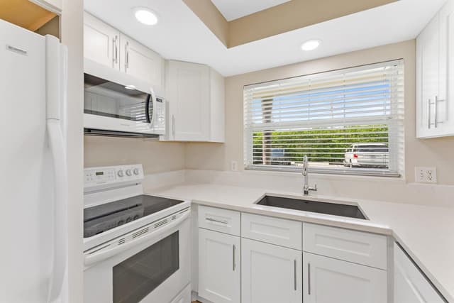 478 TEQUESTA Drive # 115, Tequesta FL 33469 - Tequesta, FL - Photo 6