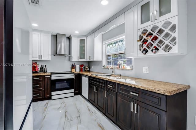 8330 NW 3rd St, Pembroke Pines FL 33024 - Pembroke Pines, FL - Photo 6