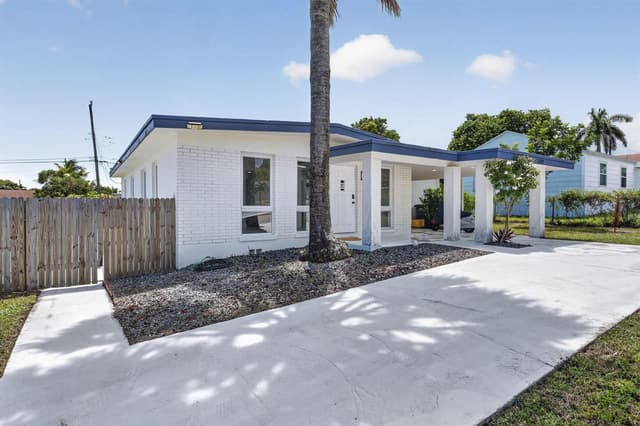 840 Bradley Street, West Palm Beach FL 33405 - West Palm Beach, FL - Photo 2