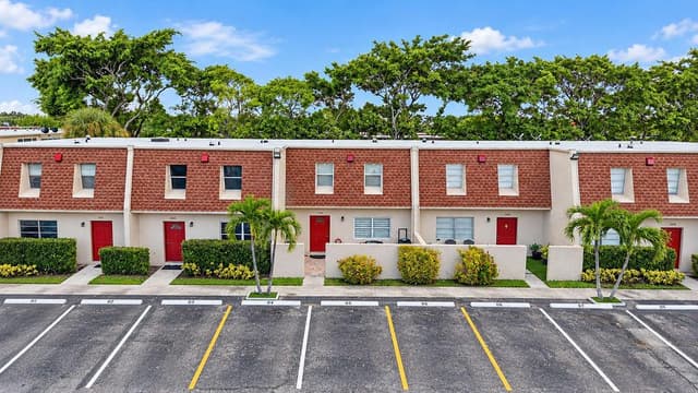 3305 MALLARD CLOSE # 54, Pompano Beach FL 33064 - Pompano Beach, FL - Photo 2