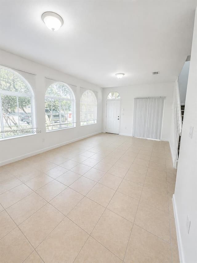 3632 NW 30th Ct # 10F, Lauderdale Lakes FL 33311 - Lauderdale Lakes, FL - Photo 2