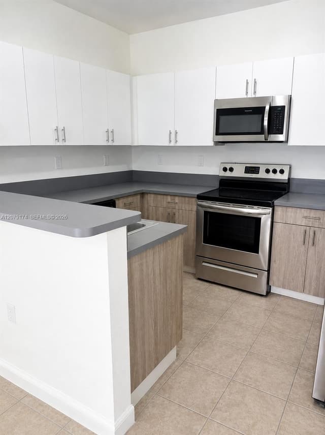 3632 NW 30th Ct # 10F, Lauderdale Lakes FL 33311 - Lauderdale Lakes, FL - Photo 4