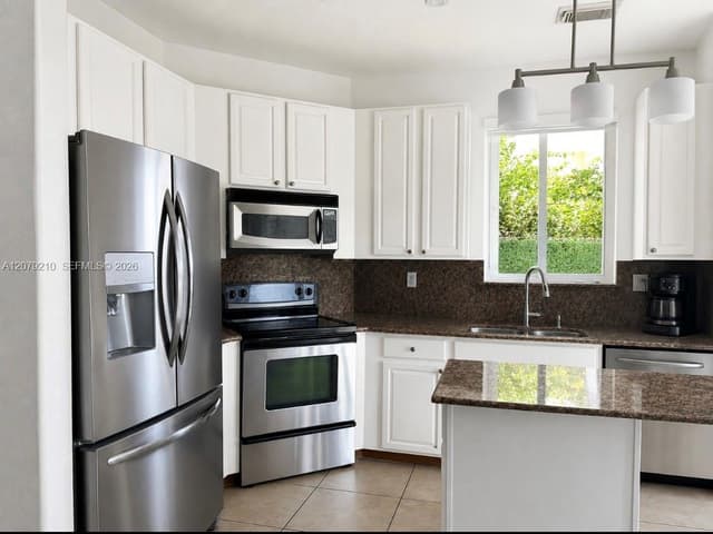 11520 NW 79th Ln, Doral FL 33178 - Doral, FL - Photo 5