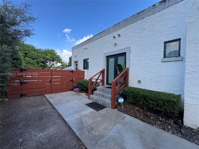 10841 NE 2nd Pl, Miami FL 33161 - Miami, FL - Photo 2