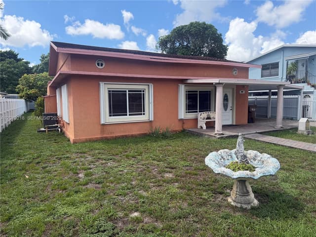 962 E 19th St, Hialeah FL 33013 - Hialeah, FL - Photo 2