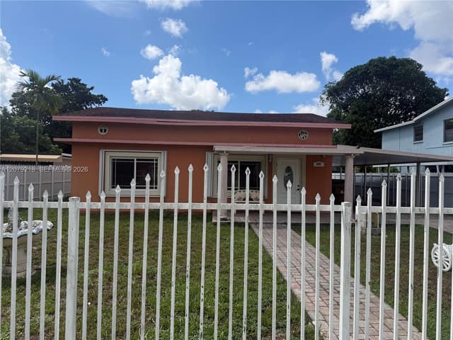 962 E 19th St, Hialeah FL 33013 - Hialeah, FL - Photo 3