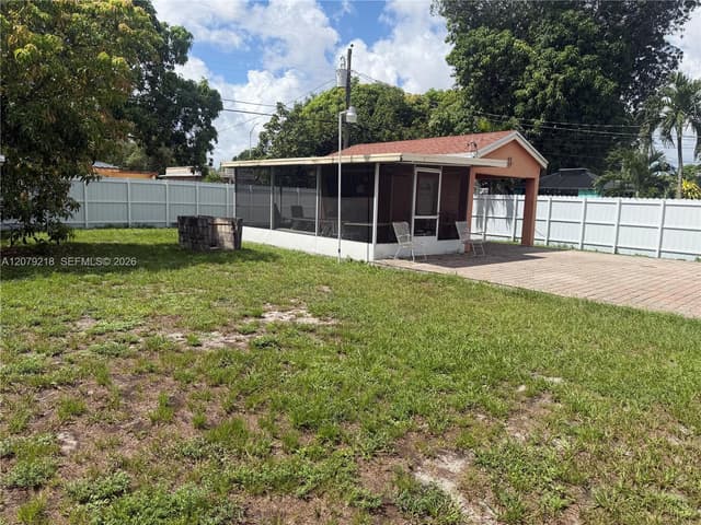 962 E 19th St, Hialeah FL 33013 - Hialeah, FL - Photo 5