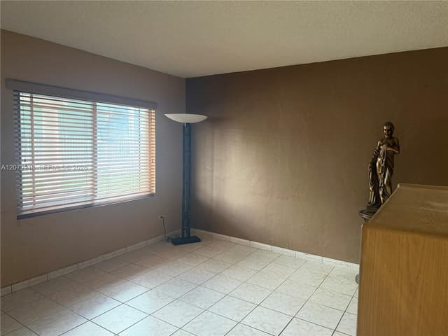 962 E 19th St, Hialeah FL 33013 - Hialeah, FL - Photo 4