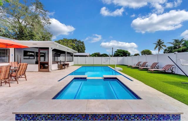 9819 Spanish Isles Drive, Boca Raton FL 33496 - Boca Raton, FL - Photo 2
