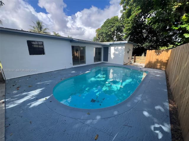 4421 NW 33rd St, Lauderdale Lakes FL 33319 - Lauderdale Lakes, FL - Photo 2