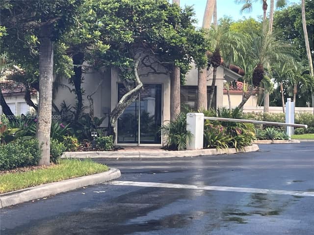 5348 NW 106th Ct, Doral FL 33178 - Doral, FL - Photo 2