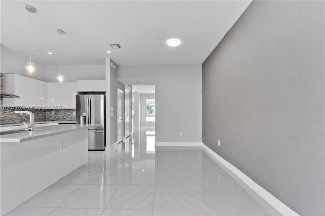 10517 NW 66th St, Doral FL 33178 - Doral, FL - Photo 6
