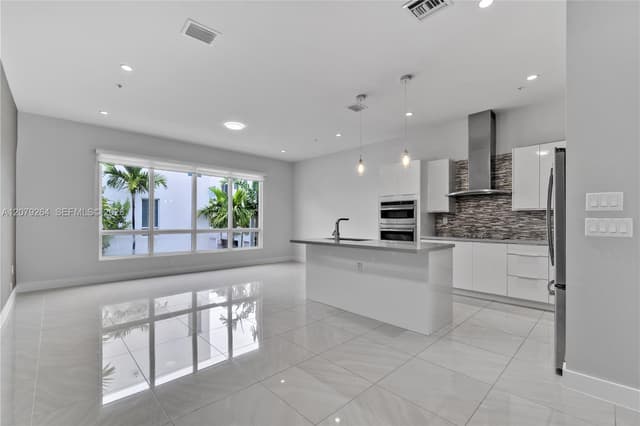 10517 NW 66th St, Doral FL 33178 - Doral, FL - Photo 3