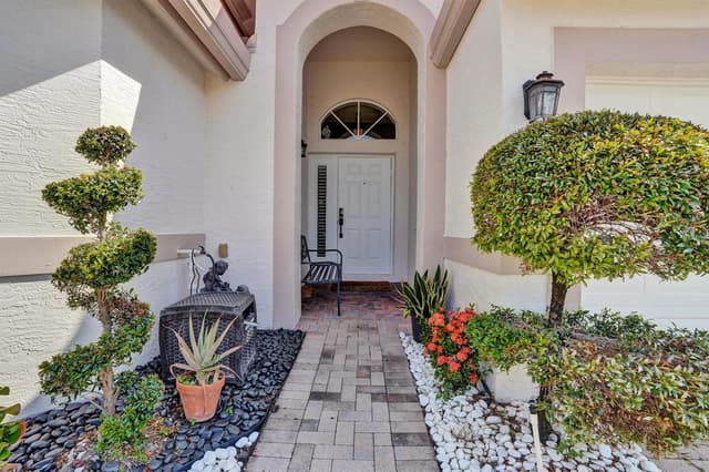 7572 Parkside Lane, Margate FL 33063 - Margate, FL - Photo 3