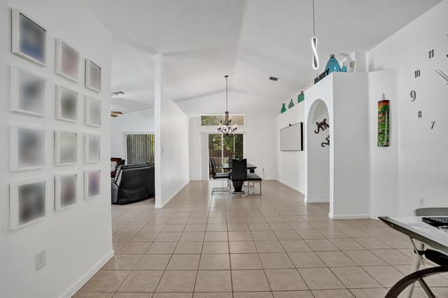 7572 Parkside Lane, Margate FL 33063 - Margate, FL - Photo 5