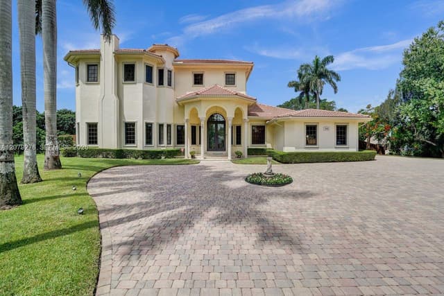 3311 SW 118th Ter, Davie FL 33330 - Davie, FL - Photo 2