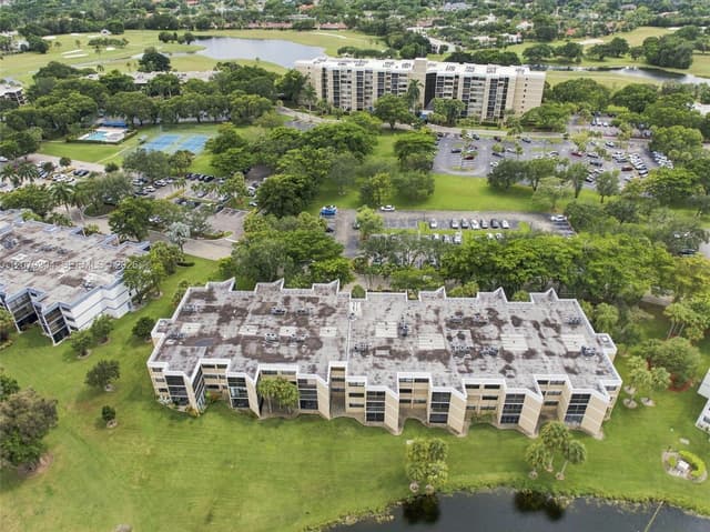 16325 Golf Club Rd # 104, Weston FL 33326 - Weston, FL - Photo 2
