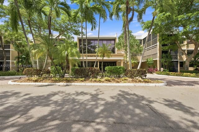 16325 Golf Club Rd # 104, Weston FL 33326 - Weston, FL - Photo 3