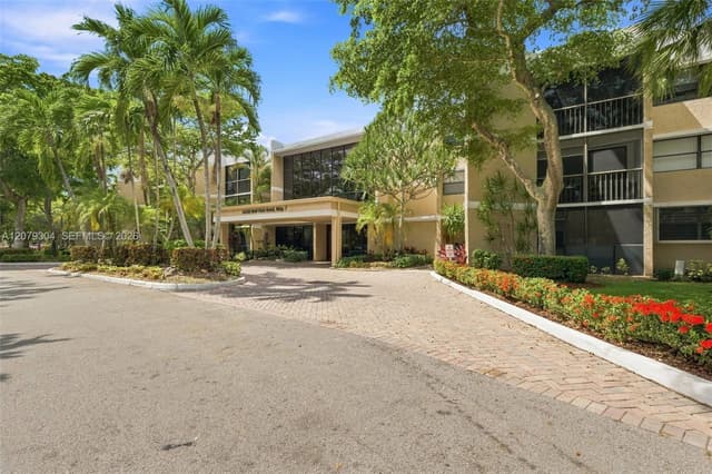 16325 Golf Club Rd # 104, Weston FL 33326 - Weston, FL - Photo 4