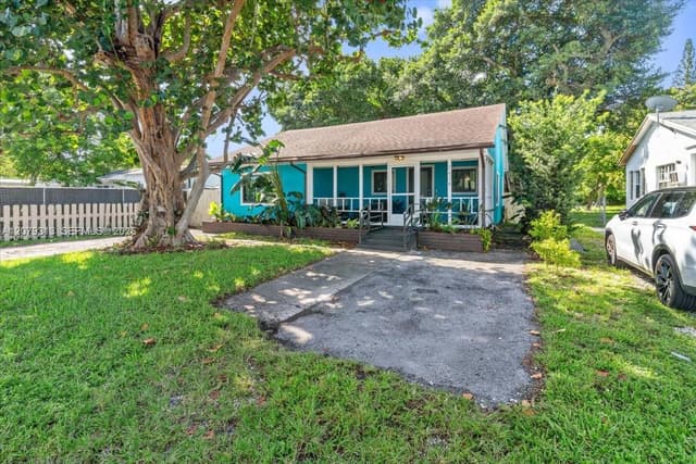 2434 Lincoln St, Hollywood FL 33020 - Hollywood, FL - Photo 2