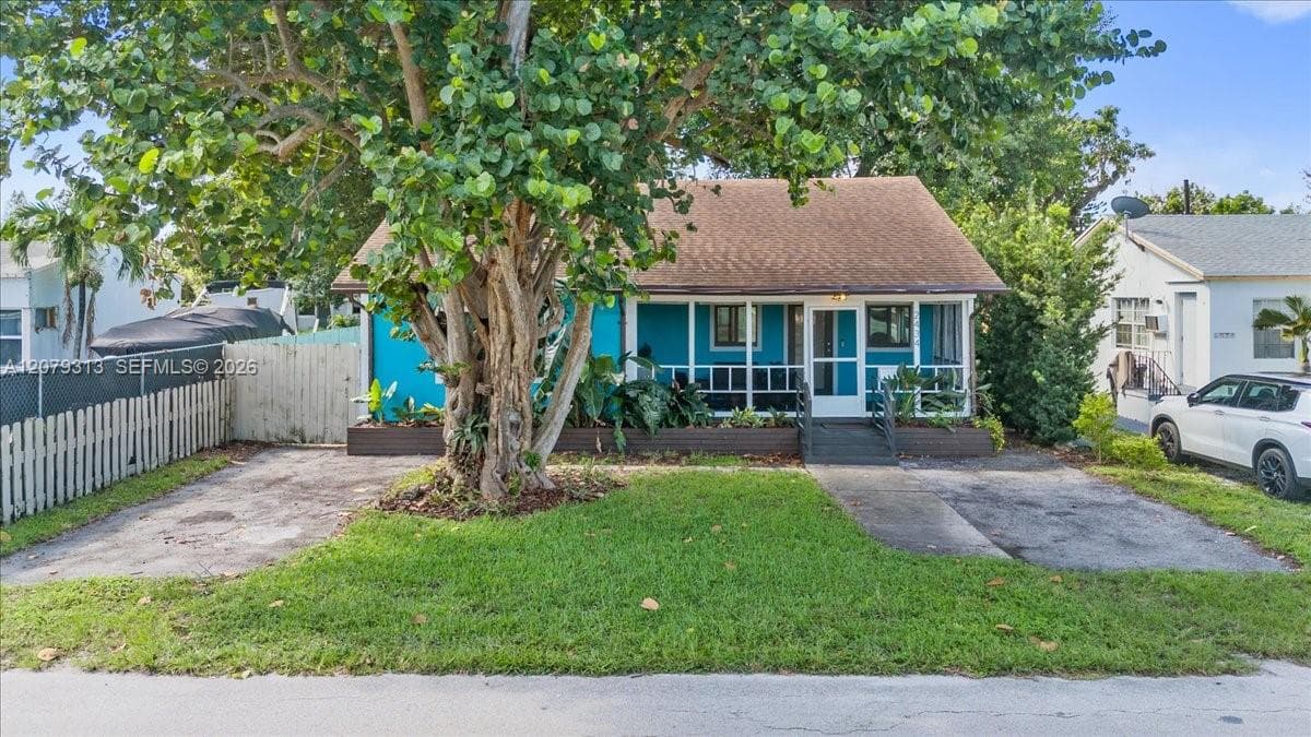 2434 Lincoln St, Hollywood FL 33020 - Hollywood, FL - Photo 1