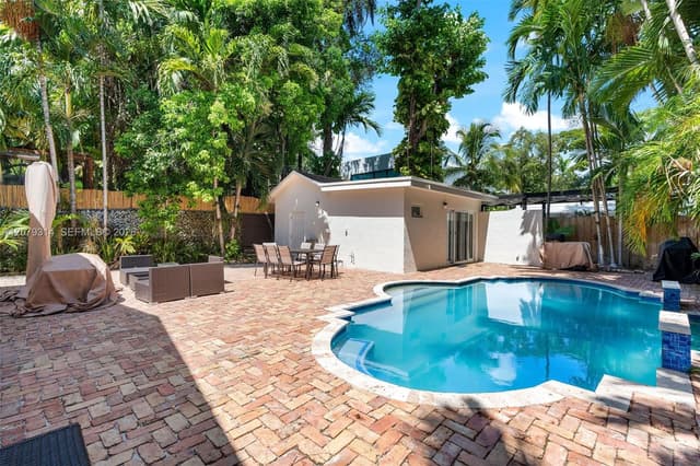 2465 Inagua Ave, Miami FL 33133 - Miami, FL - Photo 2