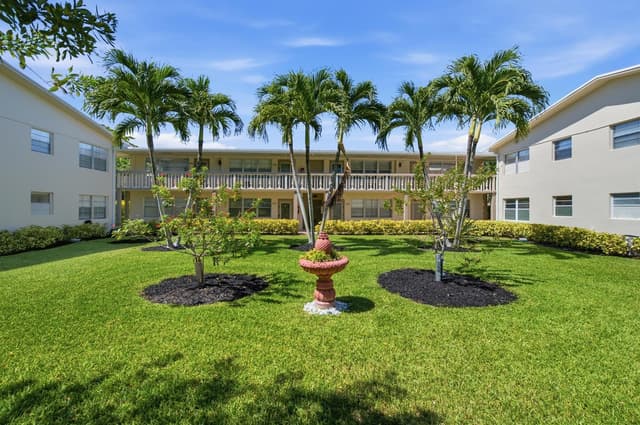 489 Tilford W, Deerfield Beach FL 33442 - Deerfield Beach, FL - Photo 2