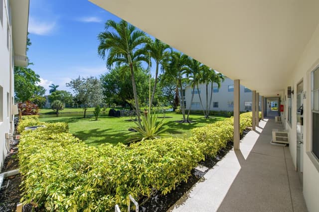 489 Tilford W, Deerfield Beach FL 33442 - Deerfield Beach, FL - Photo 3